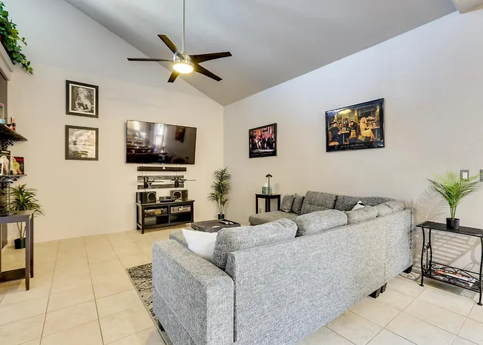Holiday home Patio Oasis W/ Wet Bar, Pool, & Grill *