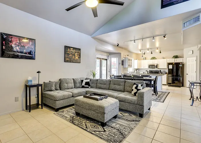 Patio Oasis W/ Wet Bar, Pool, & Grill