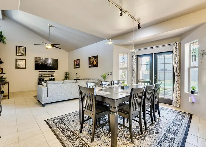 Patio Oasis W/ Wet Bar, Pool, & Grill Holiday home Phoenix
