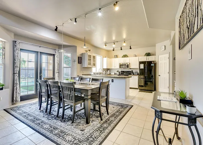 Patio Oasis W/ Wet Bar, Pool, & Grill Holiday home *