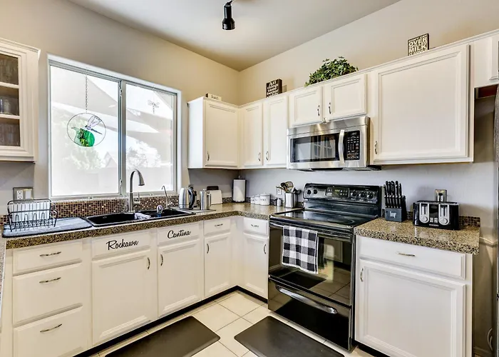 Holiday home Patio Oasis W/ Wet Bar, Pool, & Grill