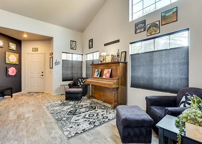 Patio Oasis W/ Wet Bar, Pool, & Grill Holiday home *