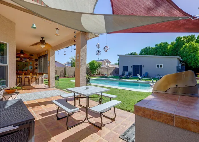 Patio Oasis W/ Wet Bar, Pool, & Grill Holiday home