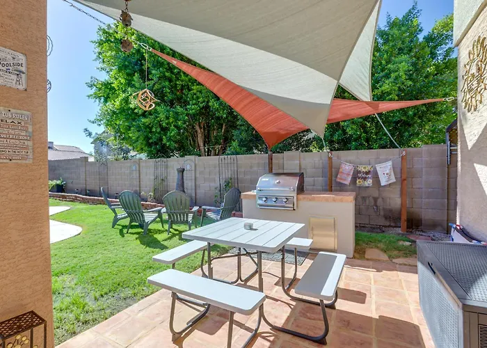 Patio Oasis W/ Wet Bar, Pool, & Grill Holiday home *