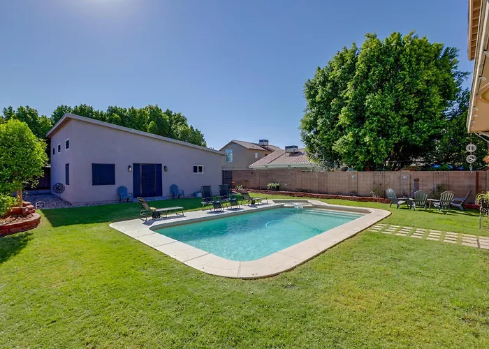 Patio Oasis W/ Wet Bar, Pool, & Grill Holiday home *